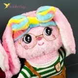 М'яка іграшка Зайчик в окулярах рожевий оптом фото 02