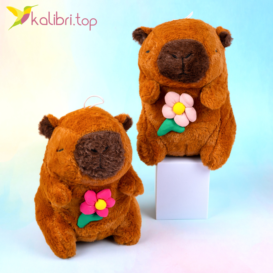 Мягкие игрушки Капибара с цветком 20 см оптом фото 01